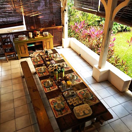 Le Medinilla Bed & Breakfast Bras-Panon Bagian luar foto