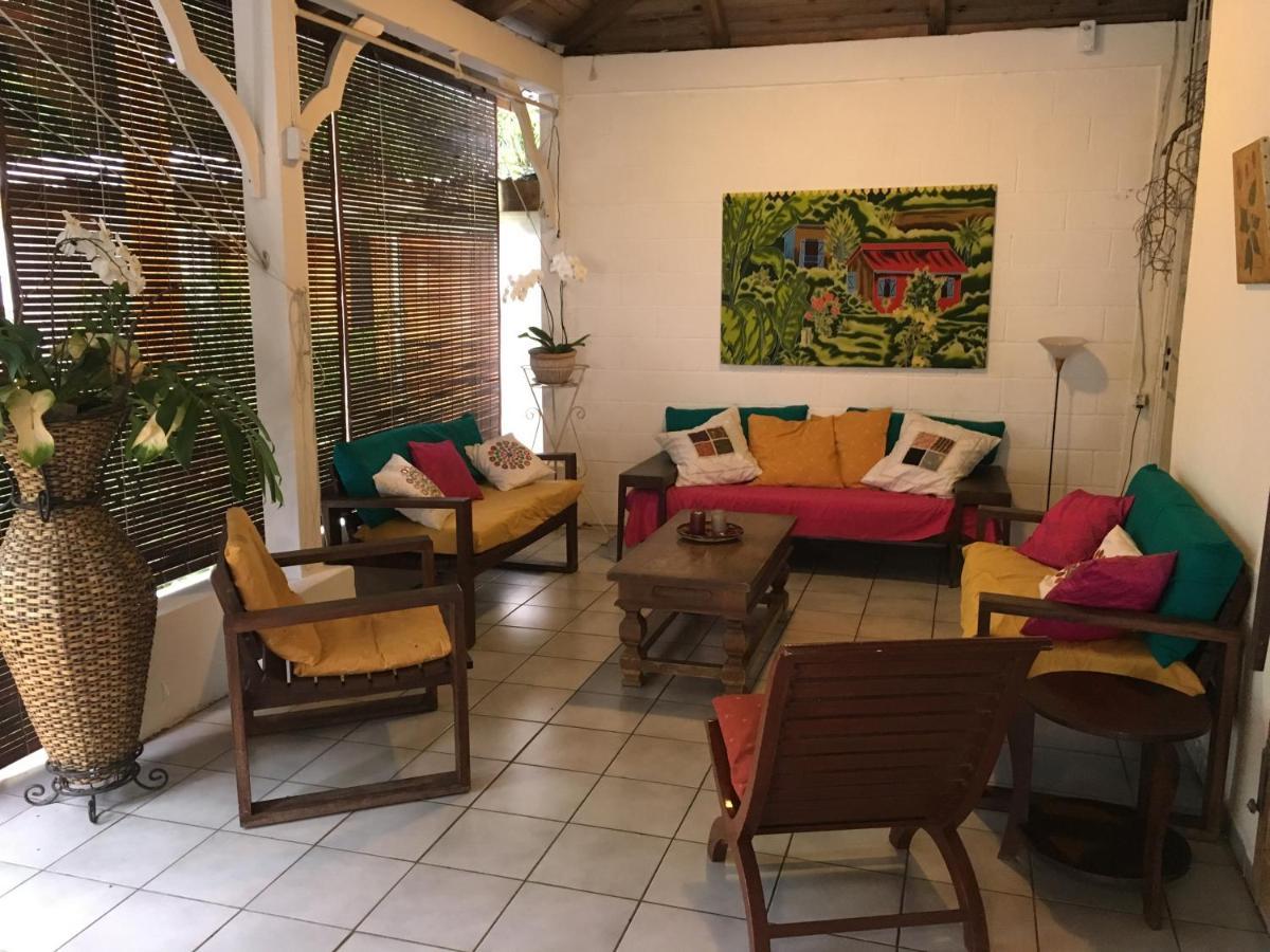 Le Medinilla Bed & Breakfast Bras-Panon Bagian luar foto