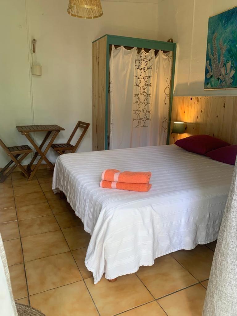 Le Medinilla Bed & Breakfast Bras-Panon Bagian luar foto
