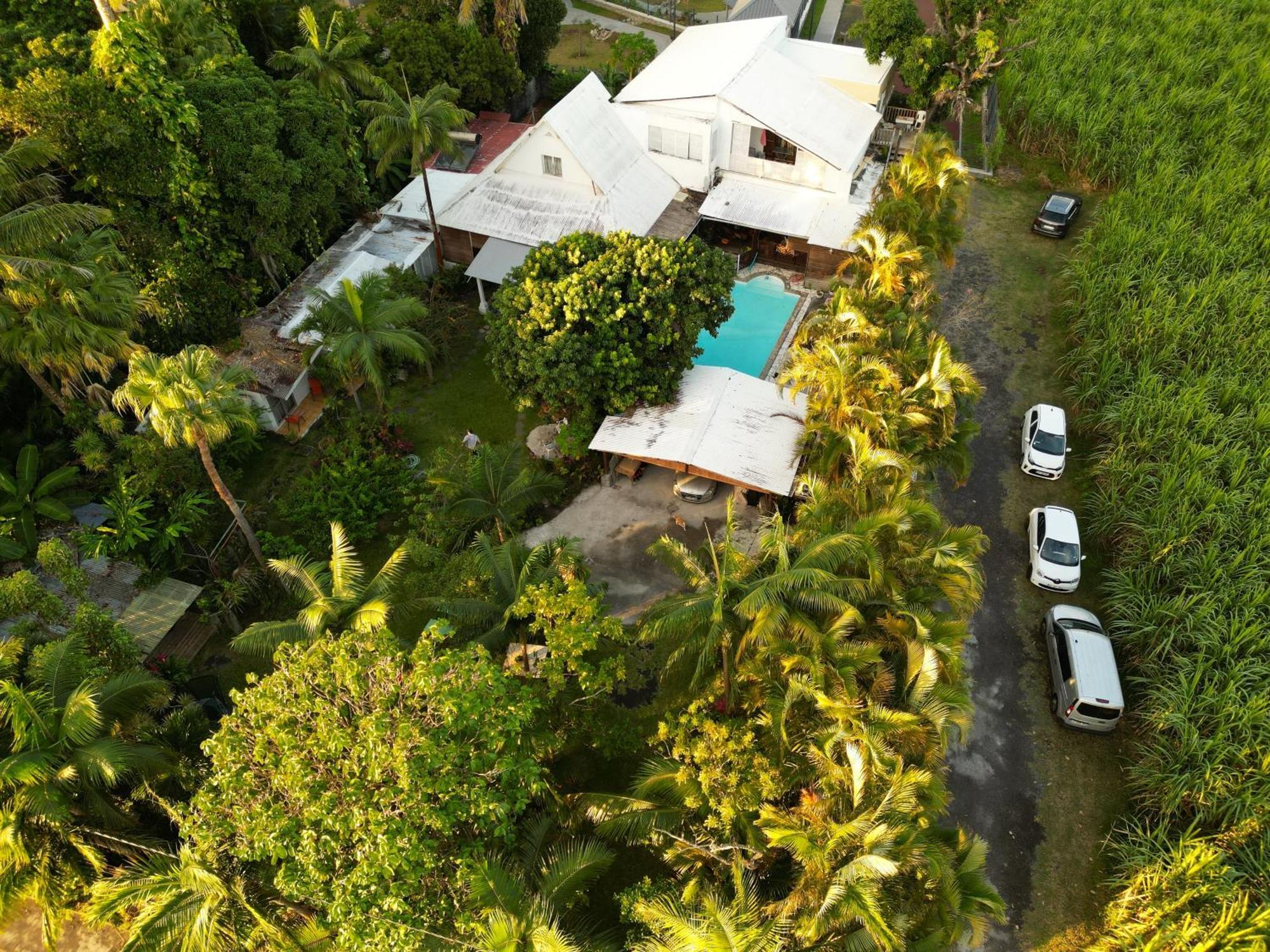 Le Medinilla Bed & Breakfast Bras-Panon Bagian luar foto
